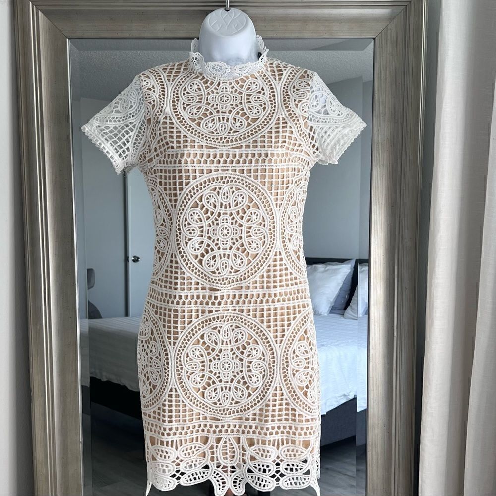 Boohoo - Boutique Sara Crochet Lace Bodycon Dress Ivory USA Size 4.